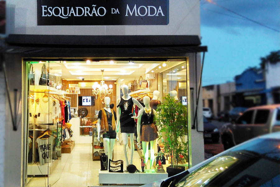 Cliente satisfeito com solução SPL em loja